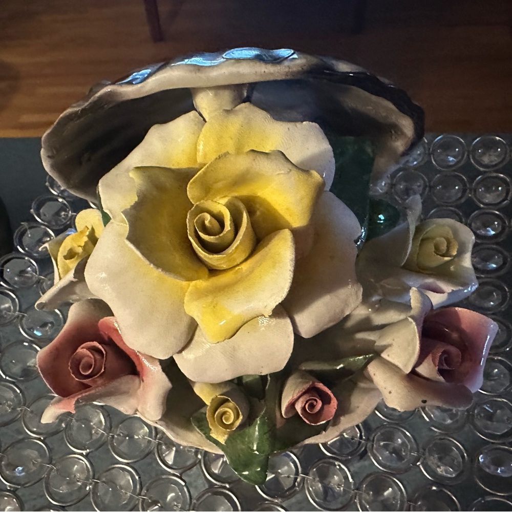 Capodimonte Oyster Shell. Vintage.